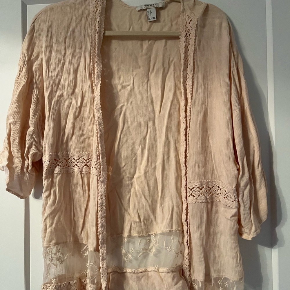Tan Cárdigan with Lace at the Bottom